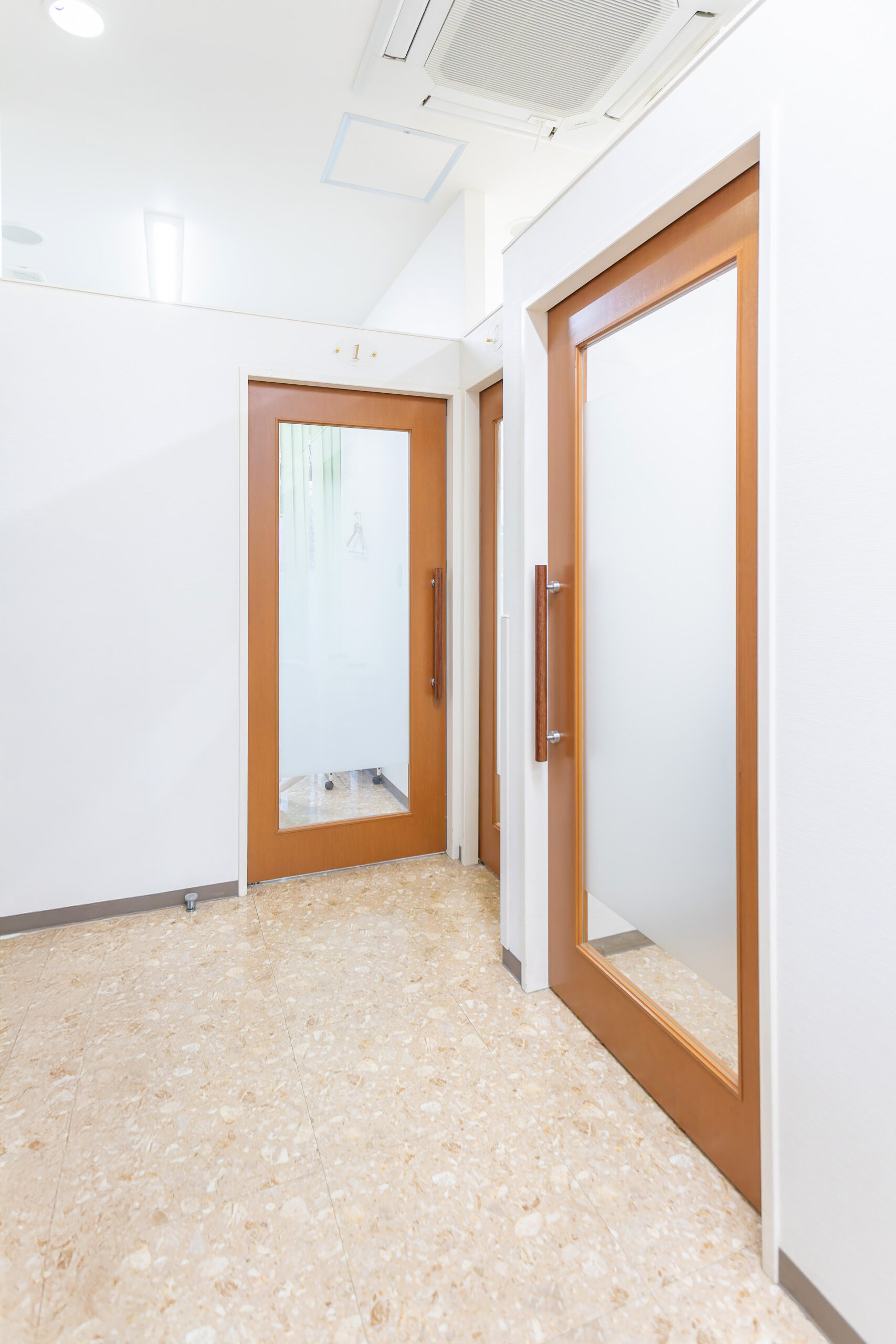 三鷹駅近くにあるレミントン歯科の廊下