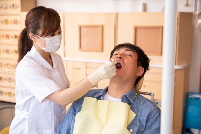 歯科医師による口腔内チェック